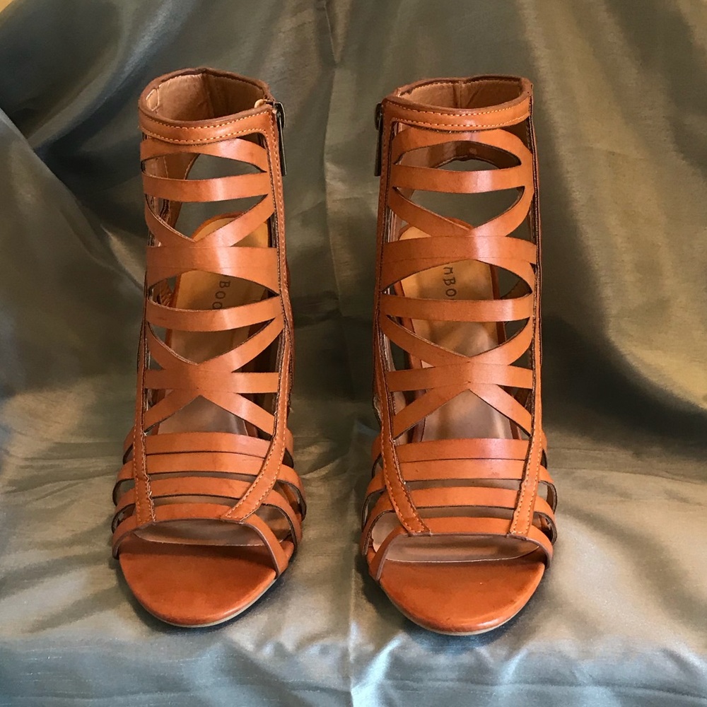 Cute Cutout Sandal Size 10